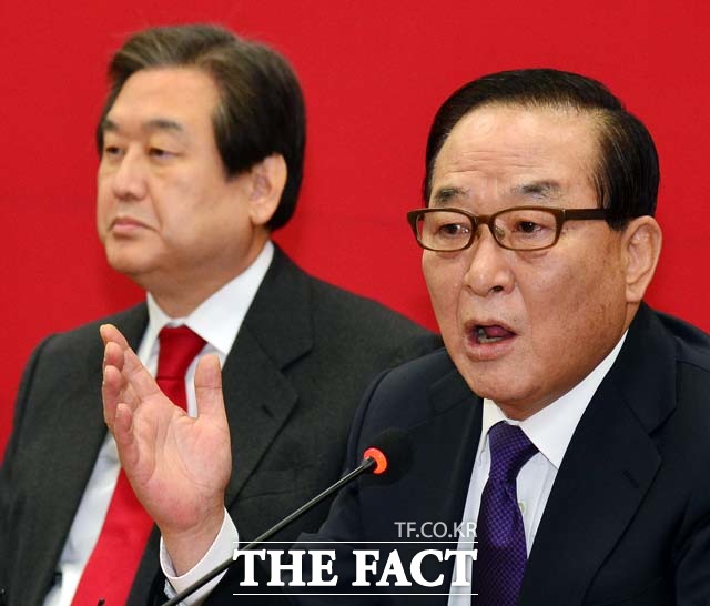 친박계 맏형 서청원 새누리당 최고의원은 13일 개성공단 기업인들을 향해 보상책도 발표하지 않은 상황에서 정치권부터 쫓아다니는 것은 기업인들의 자세가 아니다고 지적했다.(자료사진) /임영무 기자