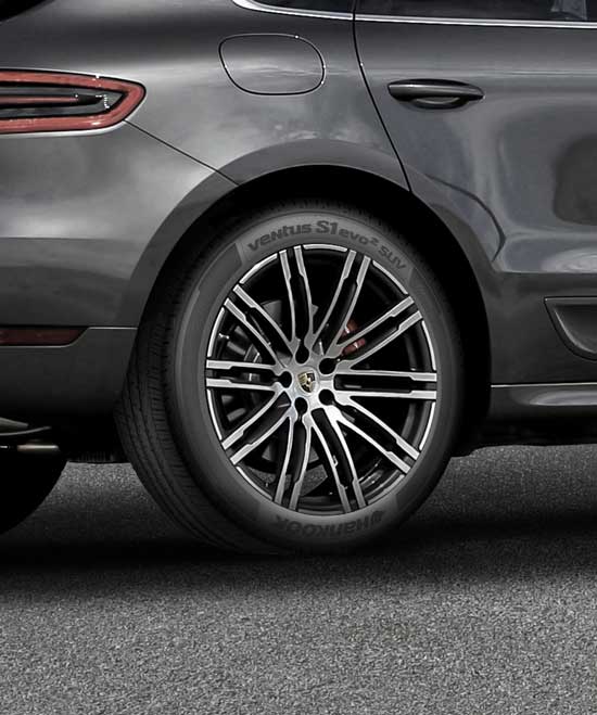 국산 타이어는 수입 타이어보다 훨씬 저렴하다. 이른바 가성비(가격 대비 성능비)가 좋다. 그렇다면 어떤 타이어를 골라야 할까. 사진은 포르셰 마칸에 장착된 한국타이어 벤투스 S1 에보2 SUV의 모습. /한국타이어 제공