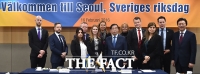 [TF포토] 스웨덴 민정위원회 만난 박원순 서울시장