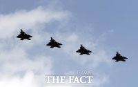 [TF사진관] 한반도에 긴급 출동한 '세계최강 미 전략무기 F-22'