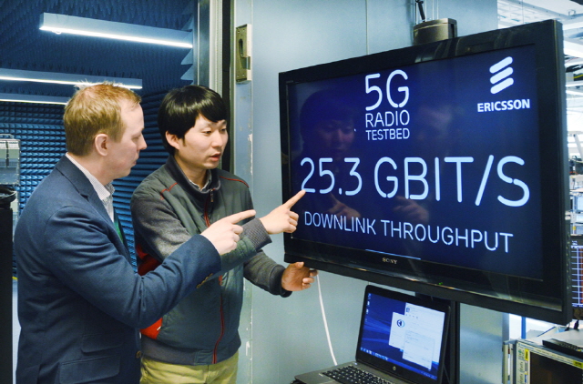 KT는 에릭슨과 공동으로 mmWave 기술을 이용해 25Gbps 이상의 전송속도를 돌파하는 데 성공했다고 18일 밝혔다. /KT 제공