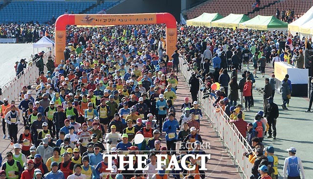 이번 대회는 지난 2005년 제 1회 대회를 시작으로 올해 12회를 맞이하며 풀코스, 32km코스, 하프코스, 10km 코스 등 모두 4가지 종목으로 진행됐다.