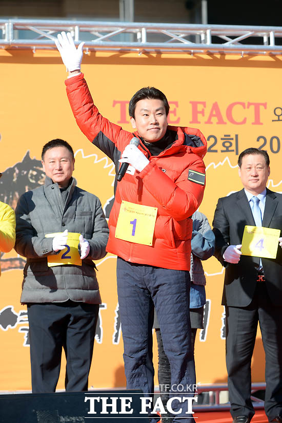 김상규 더팩트 대표는 인사말에서 대회가 달림이 여러분의 한 사람 한 사람의 목소리가 거대한 물결로 이어져 한국의 역사를 바로 지킬 수 있는 계기가 되기를 기원한다고 격려의 메시지를 전했다.