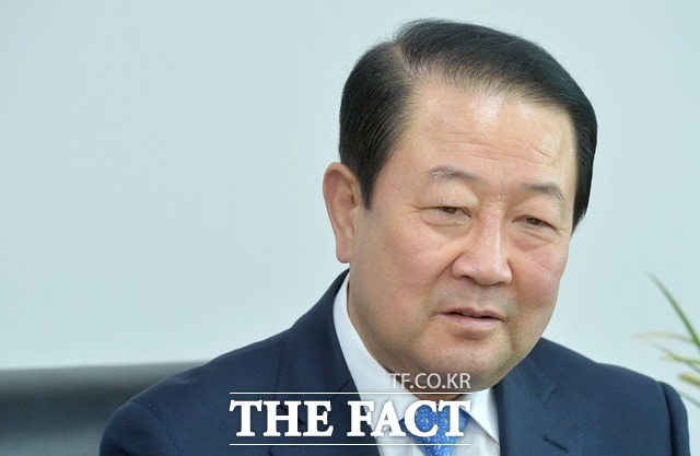 박주선 국민의당 최고위원은 24일 오전 마포 국민의당 당사에서 열린 당 최고위원회의에서 국회의장의 테러방지법 직권상정과 이에 맞선 야당의 필리버스터에 대해 필리버스터를 하는 자체가 우리 스스로 국회법을 위반하고 있는 것이라고 주장했다./더팩트DB