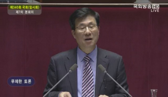 신경민 더불어민주당 의원은 25일 필리버스터는 새누리당의 공약이다고 말했다. 신경민 의원의 발언으로 이날 오후 5시 30분 현재 새누리당 홈페이지가 마비된 상태다.