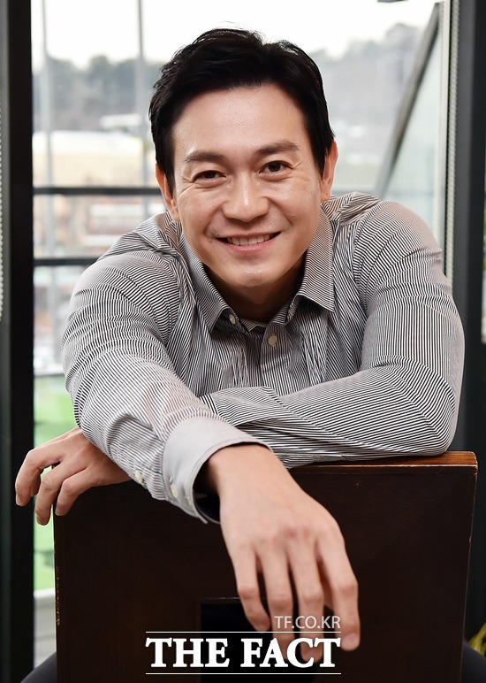 박용우의 사랑 예찬. 박용우는 외로움을 이기기 위해 보상을 바라지 않는 사랑을 해야 한다고 말했다. /이새롬 기자