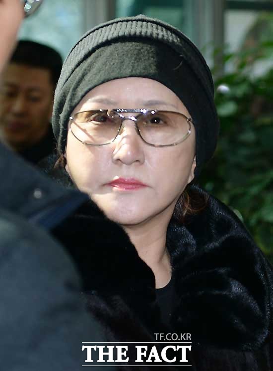린다 김 씨는 25일 오후 1시 20분께 인천 중부경찰서에 변호인과 함께 출석해 폭행 혐의에 대해 억울하다는 입장을 밝혔다. /인천중부경찰서=이덕인 기자