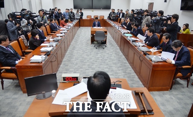 중앙선관위 산하 선거구획정위원회는 28일 20대 총선 선거구획정안을 의결했다. /문병희 기자