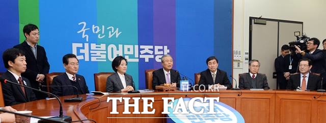 더불어민주당이 2일 테러방지법 본회의 의결 저지를 위한 필리버스터(합법적 의사진행 방해)를 중단한다./임영무 기자