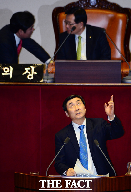 이 원내대표는 국민들께서 우리 한국 정치사에 새로운 토론의 장을 열었다는 평가를 주셨다. 180시간의 대장정, 이제 저의 토론으로 막을 내릴 수밖에 없다고 말했다./국회=배정한 기자