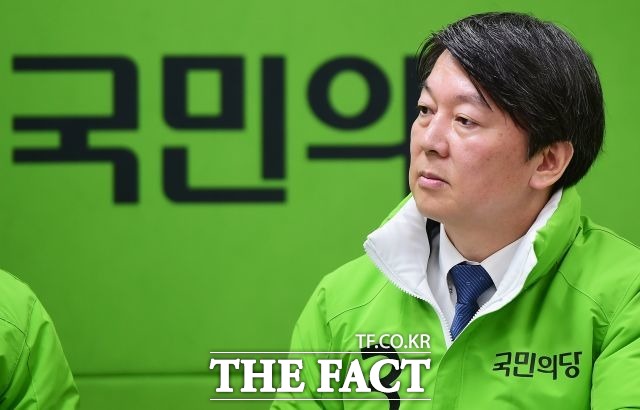 안철수 국민의당 상임공동대표가 6일 오전 11시 서울 마포구 도화동의 국민의당 당사에서 기자회견을 연다./배정한 기자