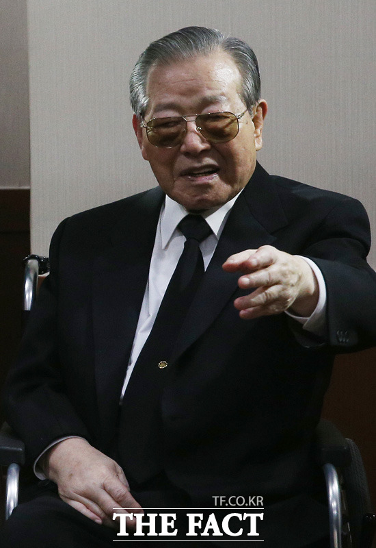 김종필 전 국무총리가 10일 서울 종로구 세종문화회관 세종홀에서 43년 정치인생을 담은 김종필 증언록 출판 기념회를 연다. / 배정한 기자