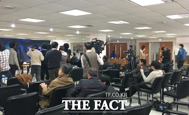 이세돌 9단이 경기 중후반 급격하게 흔들리며 패색이 짙어지자 장내가 술렁였다. /홍익동=서민지 기자