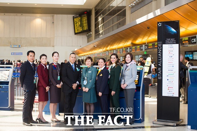 아시아나항공이 속한 세계 최대 항공동맹체 스타얼라이언스는 10일 LA 국제공항 톰 브래들리 터미널을 이용하는 모든 회원사의 탑승수속 카운터를 일원화한다고 밝혔다. / 아시아나항공 제공