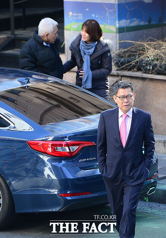 최 의원은 회동 직후 더팩트와 전화통화에서 오늘 회동에서 어떤 논의를 했느냐는 질문에 만난적 없다고 일축했다./여의도=이새롬·남윤호 기자