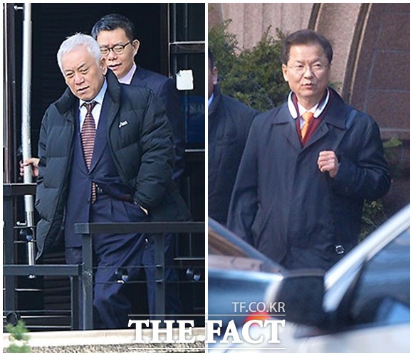 천정배(오른쪽) 국민의당 상임공동대표와 김한길(왼쪽 사진 앞) 의원과 최재천 무소속 의원이 11일 야권 연대를 놓고 여의도 한 카페에서 회동 한 모습이 더팩트 카메라에 단독 포착됐다./여의도=이새롬·남윤호 기자