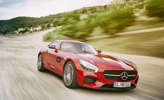 11일 메르세데스-벤츠 코리아가 출시한 더 뉴 메르세데스-AMG GT는  최고 속도 304km/h, 정지 상태에서 100km/h를 4.0초 만에 주파한다. /메르세데스-벤츠 코리아 제공