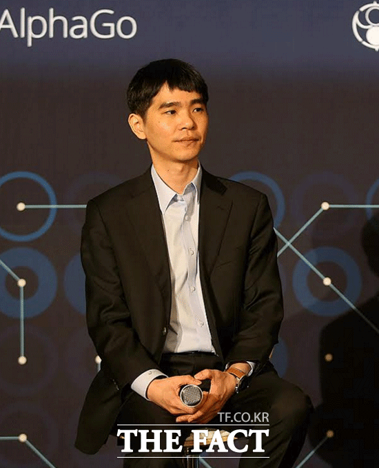 이세돌 9단이 인공지능 프로그램 알파고에 2연속 불계패를 당했다. 인간 대표로 나선 이세돌 9단이 알파고에 2연패 당한 현 시점에서 필요한 것은 무엇일까. /구글 제공