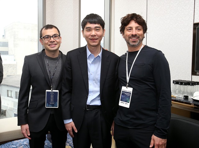 인공지능 알파고가 이세돌 9단에게 3연승을 가져가며 우승을 확정 지었다. 왼쪽부터 데미스 하사비스 구글 딥마인드 최고경영자(CEO), 이세돌 9단, 세르게이 브린 구글 창업자 /구글 제공