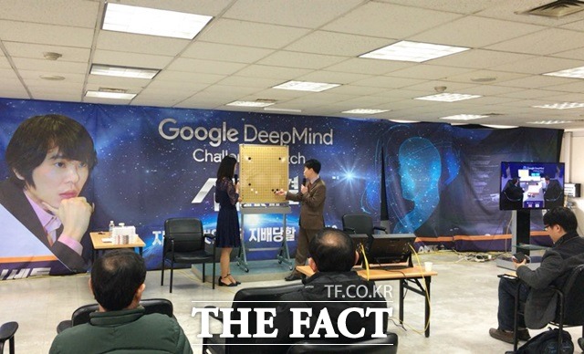 세기의 대결 이세돌 9단과 알파고의 3국에서 이세돌 9단이 초반부터 맹공을 펼쳤지만 알파고의 강력 수비로 쉽게 주도권을 잡지 못하고 있다. /홍익동=서민지 기자