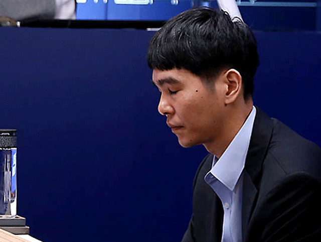 이세돌 9단은 알파고를 상대로 초반부터 맹공을 퍼부었다. /구글 제공