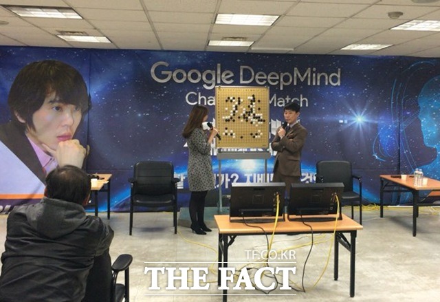 이세돌 9단과 알파고의 4국이 중후반대에 들어선 가운데 이세돌 9단이 우세를 보이고 있다. /서민지 기자