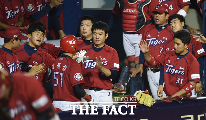 KIA 승리! KIA 타이거즈가 20일 열린 2016 타이어뱅크 KBO리그 시범경기 두산과 원정 경기에서 10-6으로 이겼다. / 최용민 기자