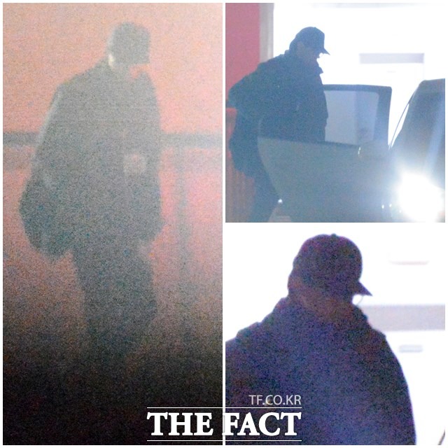 강동원은 모자를 눌러쓰고 안경을 착용하는 등 주변의 시선을 의식하는 모습이었다. 하지만 훤칠한 키와 뚜렷한 이목구비로 한눈에 강동원임을 알아볼수 있었다.