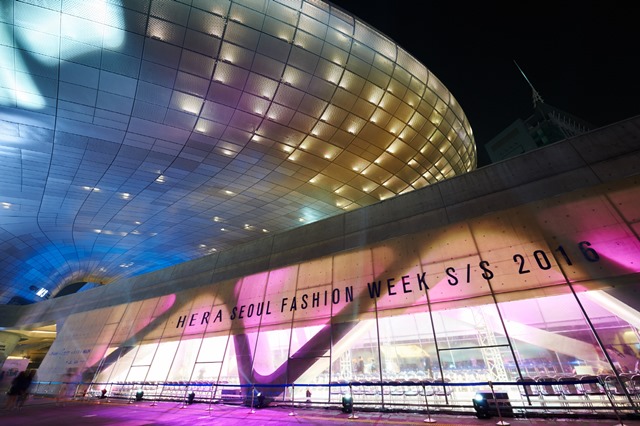 아모레퍼시픽의 브랜드 헤라에서 공식 후원한 2016 F/W 헤라 서울패션위크가 21일부터 오는 26일까지 서울 동대문 디자인플라자(DDP)에서 진행된다. /아모레퍼시픽 제공