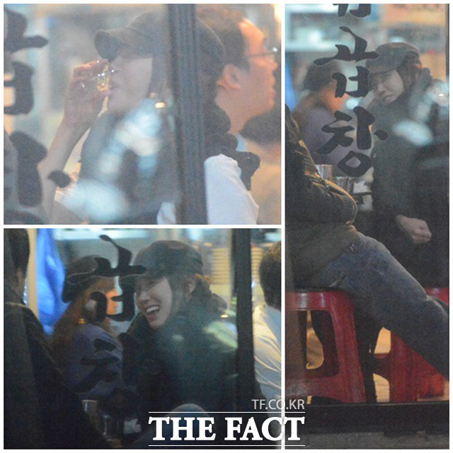 이지아가 지인들과 함께 식사하며 즐거운 시간을 보내고 있다.