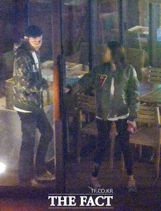 천정명(왼쪽)이 일반인 A씨의 착한 마음씨와 넓은 아량에 반해 1개월째 연애를 즐기고 있다. /문병희 기자