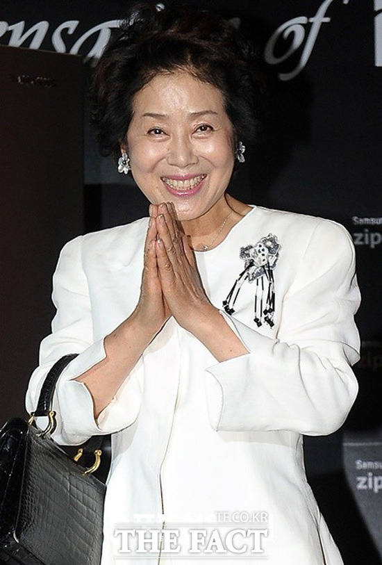 사기혐의로 고소당한 결혼 정보회사의 대표 선우용여./더팩트DB