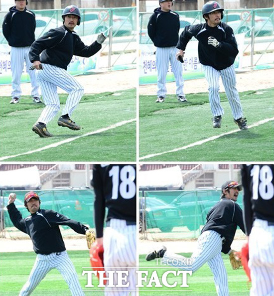 달릴까 말까, 송구를 받아라!- 안재욱이 공격과 수비에서 열심히 경기를 하고 있다.