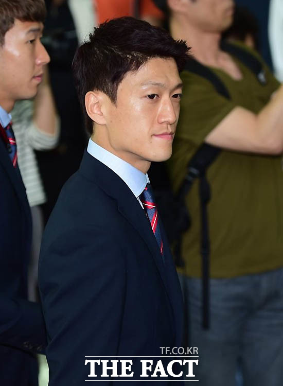 축구 대표팀 이청용이 지난달 30일 인천국제공항에서 전지훈련지인 미국 마이애미로 출국하고 있다./더팩트DB