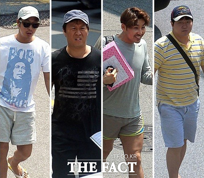 무한도전 멤버 하하, 정준하, 노홍철, 정형돈(왼쪽부터)이 강남의 한 스튜디오로 들어서고 있다. 특히, 정준하는 동료들을 위해 홈쇼핑을 통해 판매하는 자신의 스테이크 20박스를 선물했다. 통 큰 정총무다운 깜짝 선물이었다. /노시훈 기자