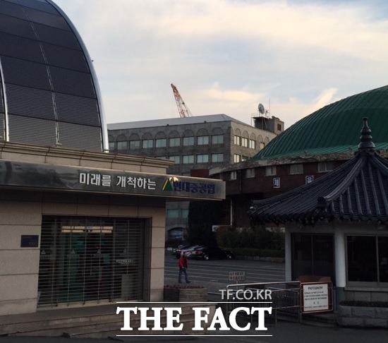 현대중공업 남자 직원의 지난해 1인당 평균 연봉은 8032만 원으로 업계에서 가장 많은 연봉을 받는 것으로 집계됐다. /더팩트DB