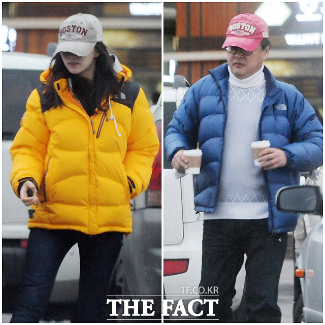 ▲ 모자와 패딩 점퍼로 완벽한 커플 룩을 연출한 수애(왼쪽)와 정태원 대표./배정한 기자