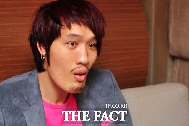 ▲주변의 지난친 관심과 예의에 어긋낫 행동으로 남몰래 아픔을 삼켰던 최홍만.