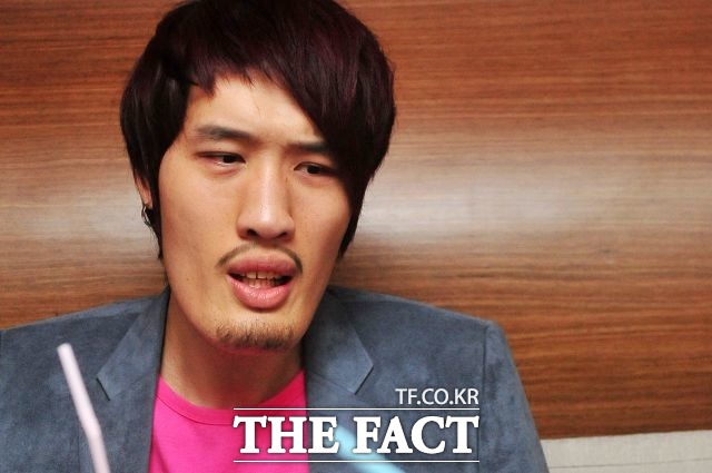 ▲최홍만은 폭행 논란 당시 상황을 떠올리며 인상을 찌푸렸다.