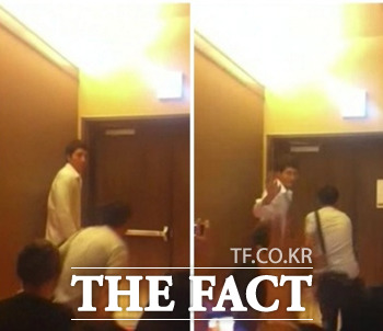 ▲배우 정우성이 뮤지컬 지킬앤하이드 공연을 관람한 후 자리를 뜨다 뒤돌아 서 팬들에게 손을 흔들고 있다./더팩트DB