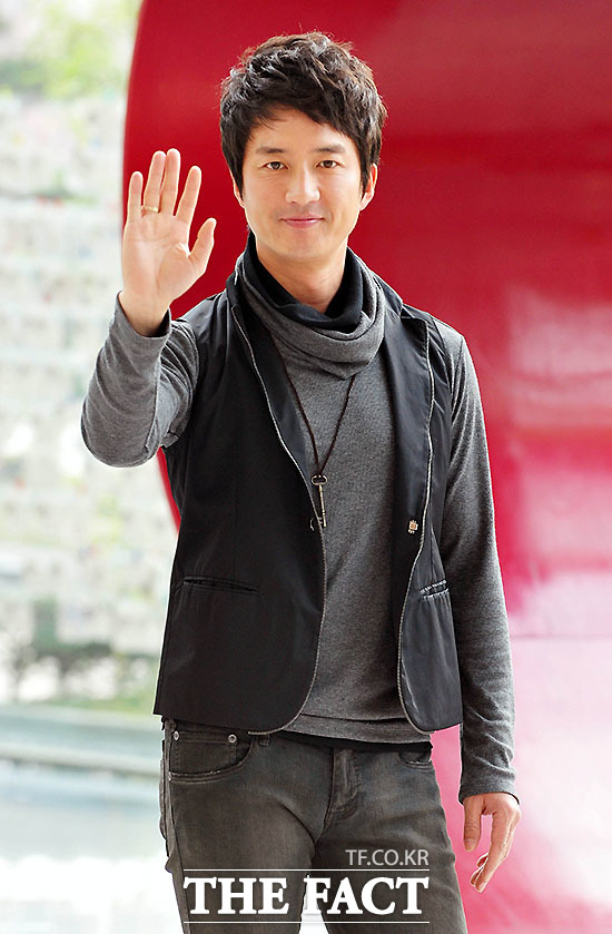 ▲배우 정준호가 이혼 위기설에 휘말린 가운데 해당 루머와 관련 있는 고소장을 작성한 고소인이 정준호가 맞다고 밝히고 나섰다./더팩트DB