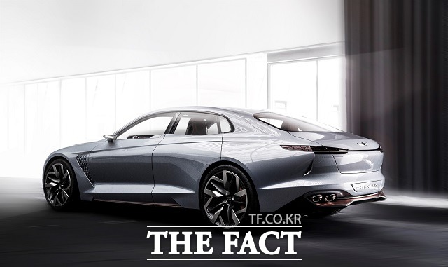 뉴욕 콘셉트는 제네시스 고유의 정제된 라인과 감각적인 볼륨으로 차량의 성능을 자연스럽게 드러내면서 역동적이고 우아한 이미지를 강조했다.