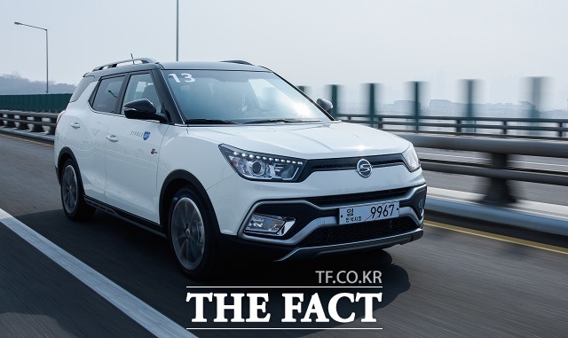 쌍용자동차의 소형 SUV 티볼리의 롱보디 버전 티볼리 에어가 국내 완성차 시장에 출사표를 던졌다. / 쌍용자동차 제공