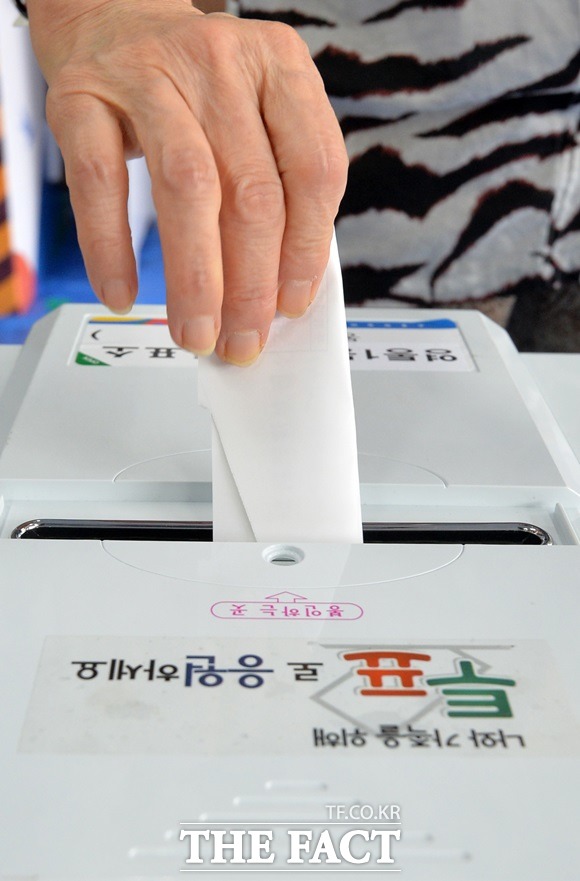 중앙선거관리위원회에 따르면 20대 국회의원 총선거 선거권자는 27일부터 사흘간 선거인명부를 열람할 수 있다./더팩트 DB