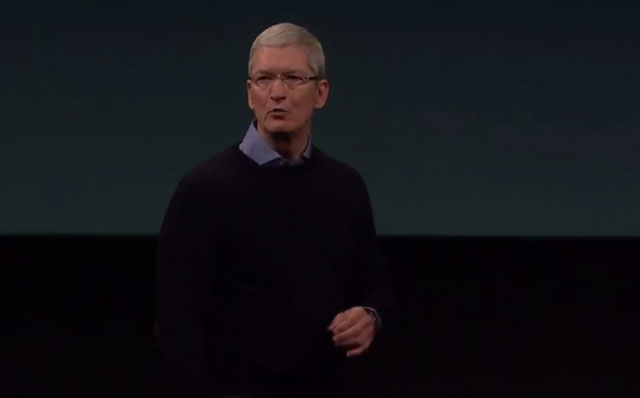애플이 ‘아이폰’에 디자인 변화를 줄 것이라는 예상이 나온다. 사진은 팀 쿡 애플 최고경영자 /애플 라이브 캡처