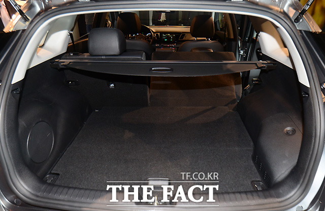 니로의 트렁크 용량은 427ℓ로 국산 소형 SUV 가운데 최대의 적재공간을 확보했다. 2열 시트를 접어 적재공간으로 활용할 경우 최대 적재량이 1425ℓ에 달한다.