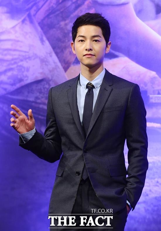 태양의 후예 중국서 인기 폭발, 송중기 신드롬으로 확산. 현재 중국 동영상 사이트 아치이에서 동시 상영중인 KBS2 수목드라마 태양의 후예는 방영 10회 만에 이미 15억 뷰를 돌파했다. /이새롬 기자