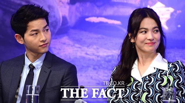 송중기 송혜교, 송송커플의 위력은 경제효과에서도 폭발. 태후의 중국 방영이후 최근 한달간 중국 지마켓 중문샵의 패션과 음반 판매량이 급증했고 스포츠 의류 및 운동화 매출은 지난해 같은기간보다 268% 증가한 것으로 나타났다. /이새롬 기자