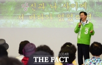 [TF사진관] '선거운동 첫날부터 화끈하게!'…노래하는 천정배 대표