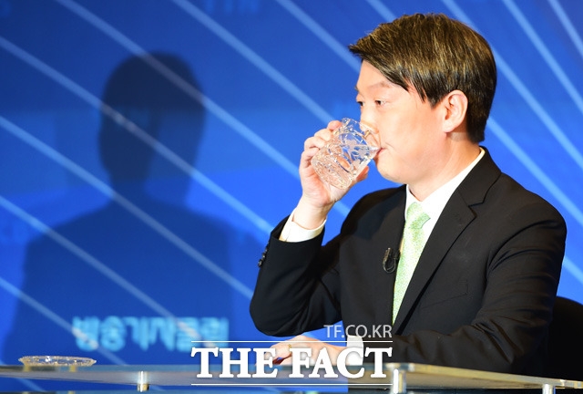 물 한잔 마시고~